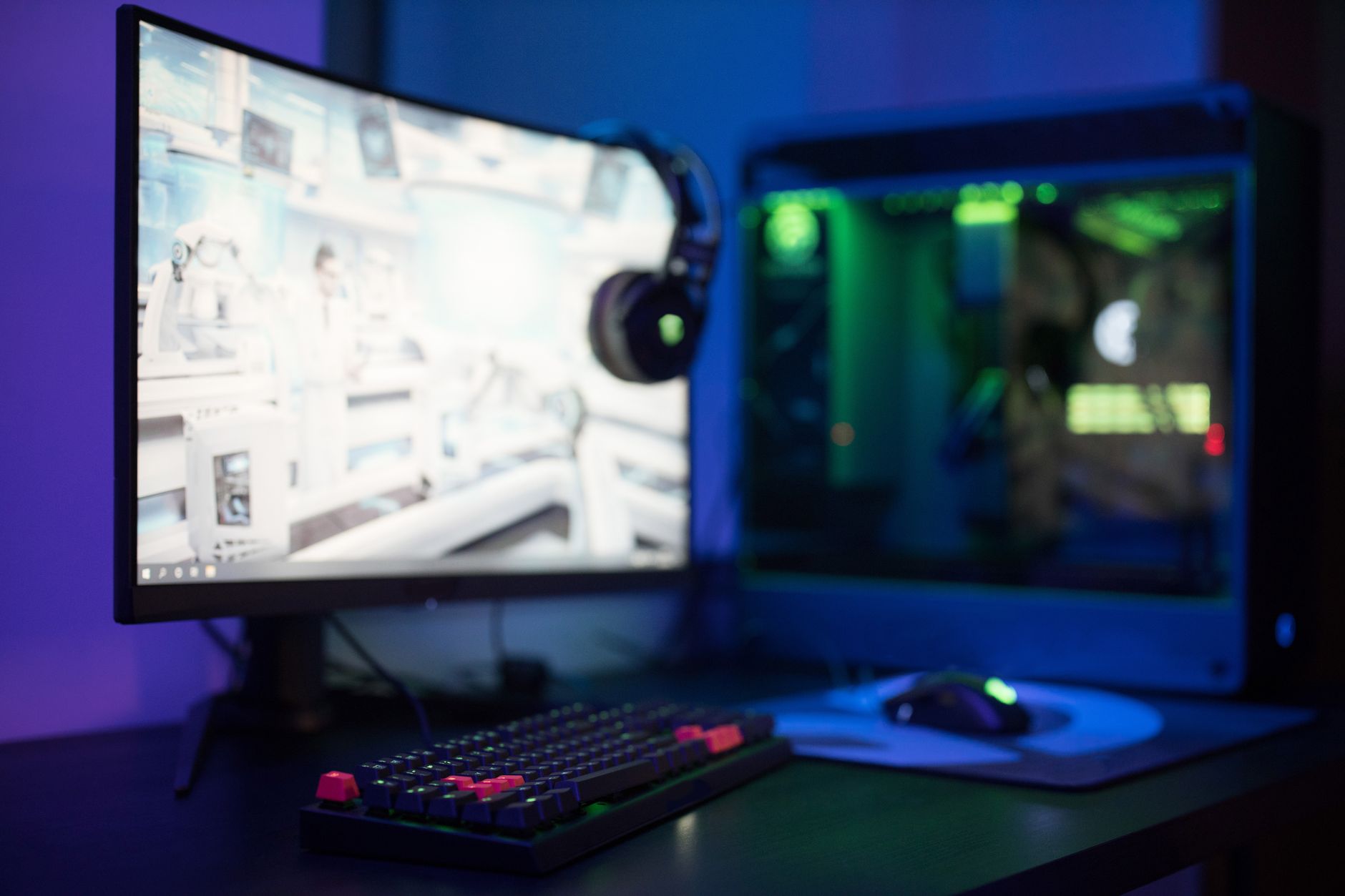 Dual Monitor Gaming Setup